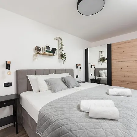 Aura Exclusive & * Zára