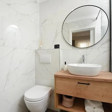 Aura Exclusive & Zára