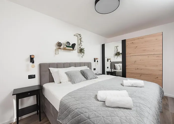 Aura Exclusive & * Задар