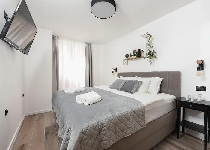 Апартаменты Aura Exclusive & *