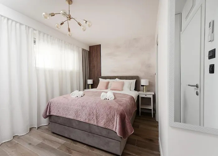 Aura Exclusive & * Задар