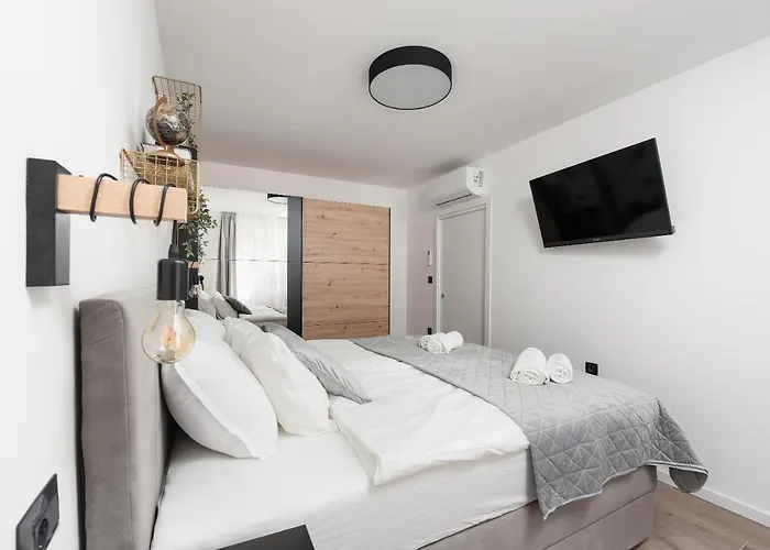 Апартаменты Aura Exclusive & *