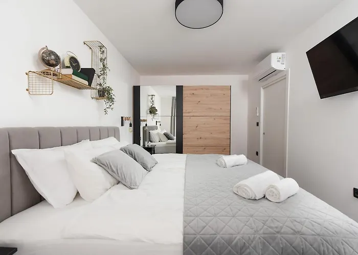 Апартаменты Aura Exclusive & *